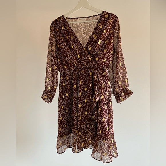 Golden details for this Parisian dress from an independent brand - Picture 2 of 5